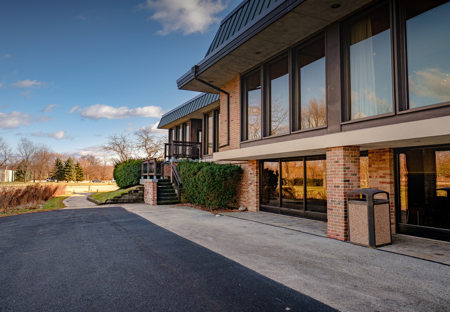 Outside of the Highland Park Country accessible to including Northbrook, Deerfield, Schaumburg, Naperville, Oak Park, Glenview, and Buffalo Grove Club private venue